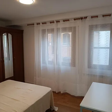 Apartment Entre Castillo Y Catedral 2 *